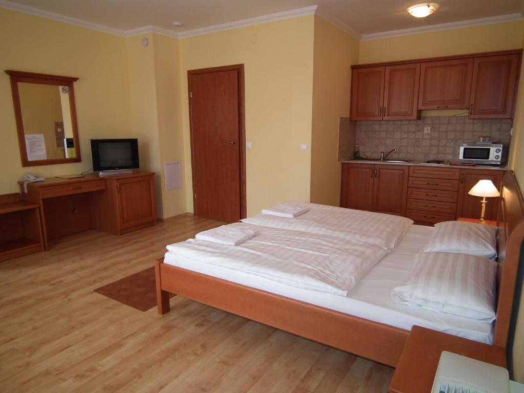 Hotel Jarja Гайдусобосло Номер фото