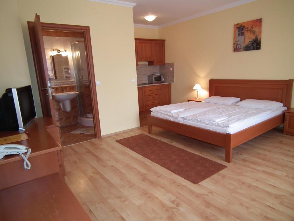 Hotel Jarja Гайдусобосло Номер фото